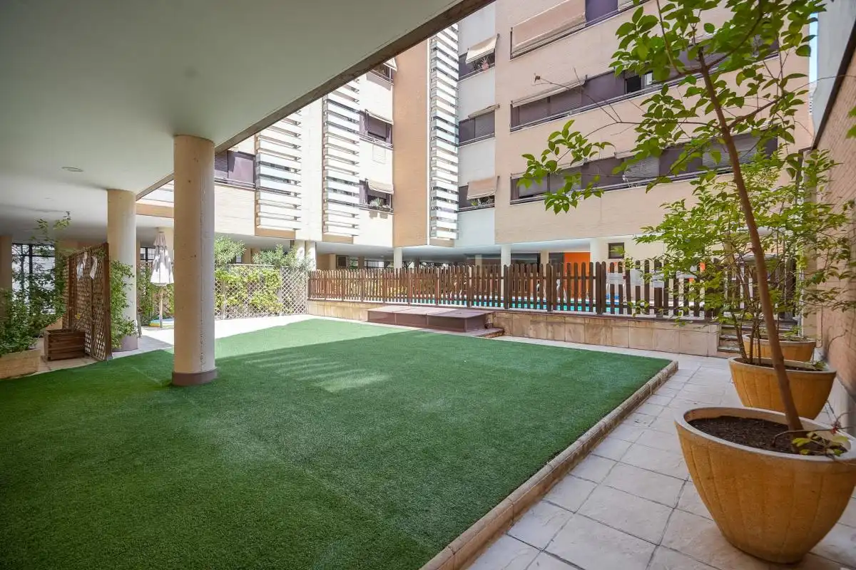 Terraza de Ático en venta en Madrid con Aire acondicionado, Calefacción y Jardín privado