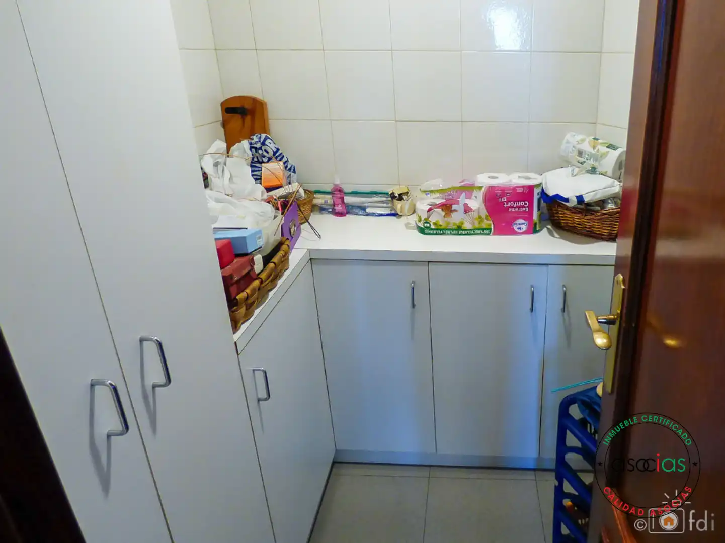 Cuina de Casa o xalet en venda en Oviedo  amb Calefacció, Jardí privat i Parquet