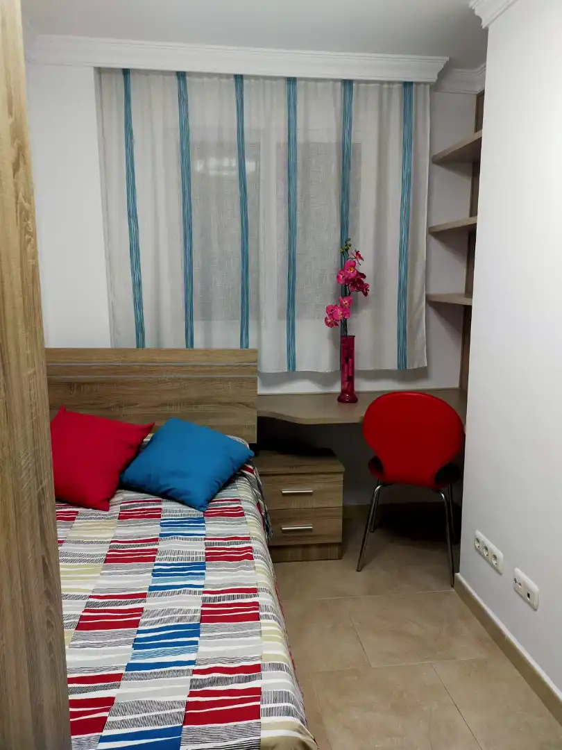 Habitación de Piso de alquiler en Málaga con Aire acondicionado, Amueblado y Horno