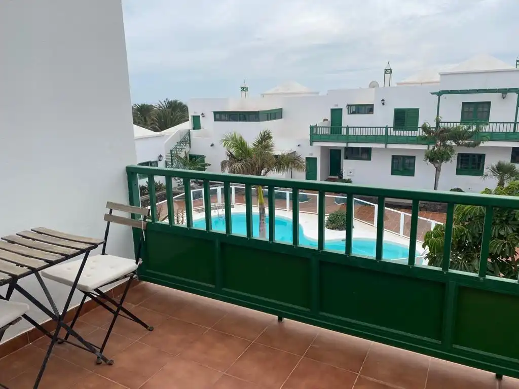 Vista exterior de Apartamento en venta en Teguise con Terraza, Amueblado y Piscina comunitaria