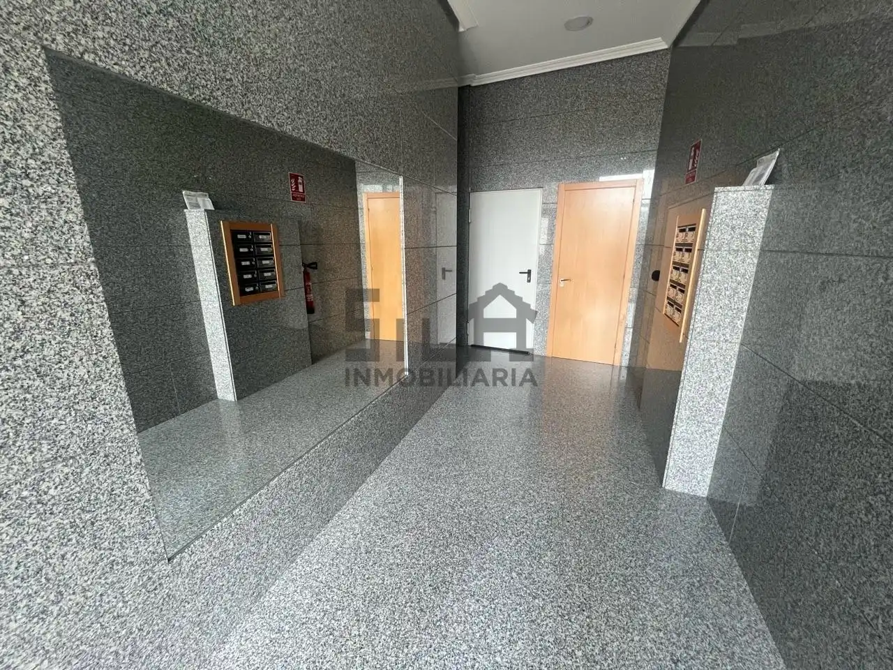 Parking de Piso en venta en San Cibrao das Viñas con Calefacción y Trastero