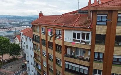 Vista exterior de Pis en venda en Sestao  amb Calefacció, Traster i Balcó