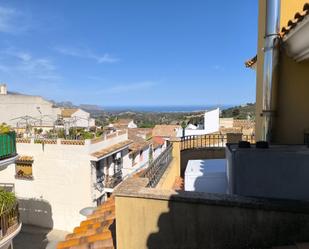 Vista exterior de Casa adosada en venda en La Nucia amb Parquet, Terrassa i Traster