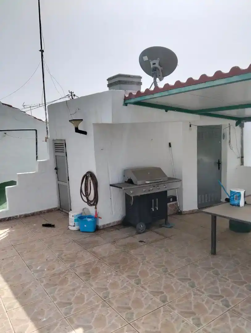 Terrassa de Casa adosada en venda en Vega de San Mateo amb Jardí privat, Piscina i Microones