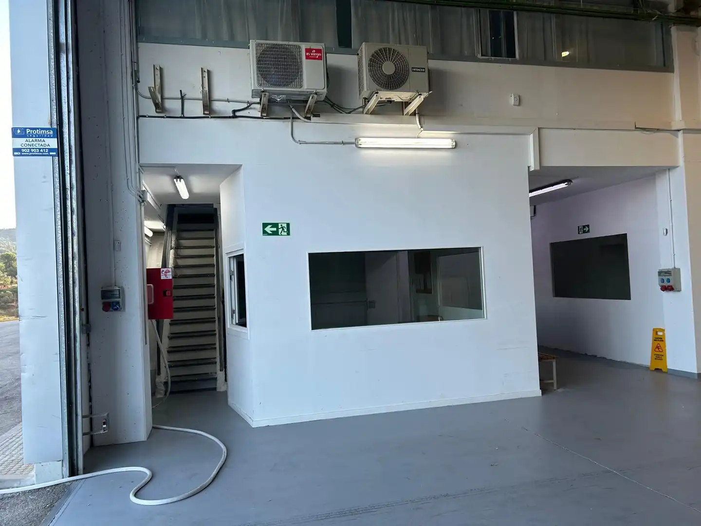 Industrial buildings for rent in Finestrelles