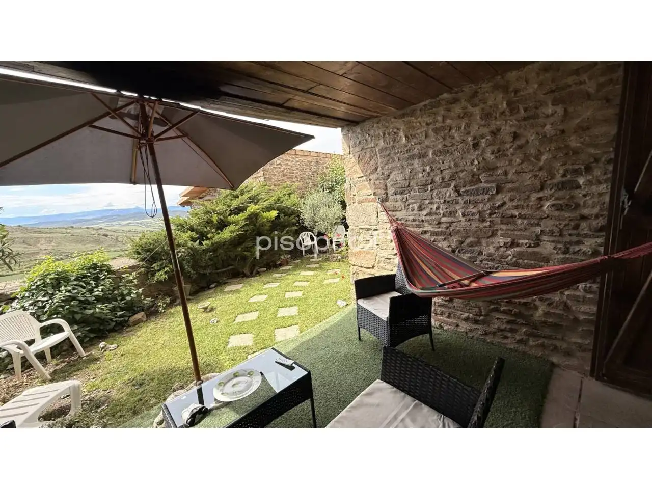 Terrassa de Casa o xalet en venda en Undués de Lerda amb Calefacció, Jardí privat i Parquet
