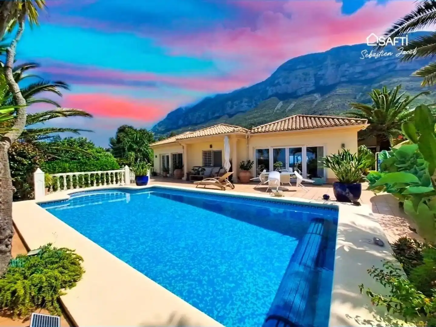 Vista exterior de Casa o chalet en venta en Dénia con Calefacción, Terraza y Piscina