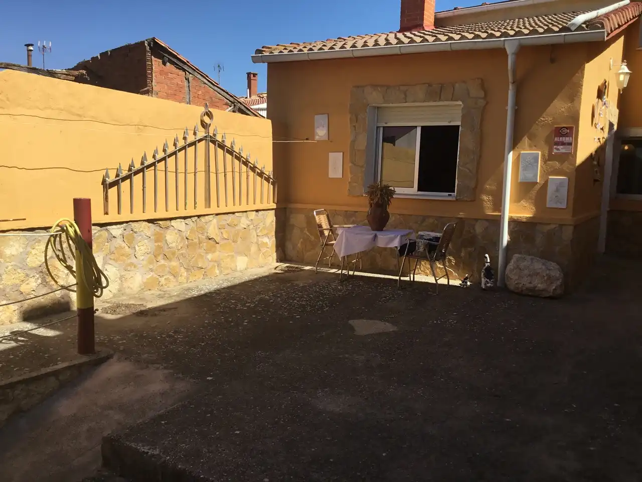 Jardí de Casa adosada en venda en Villamayor de los Montes amb Calefacció, Parquet i Moblat