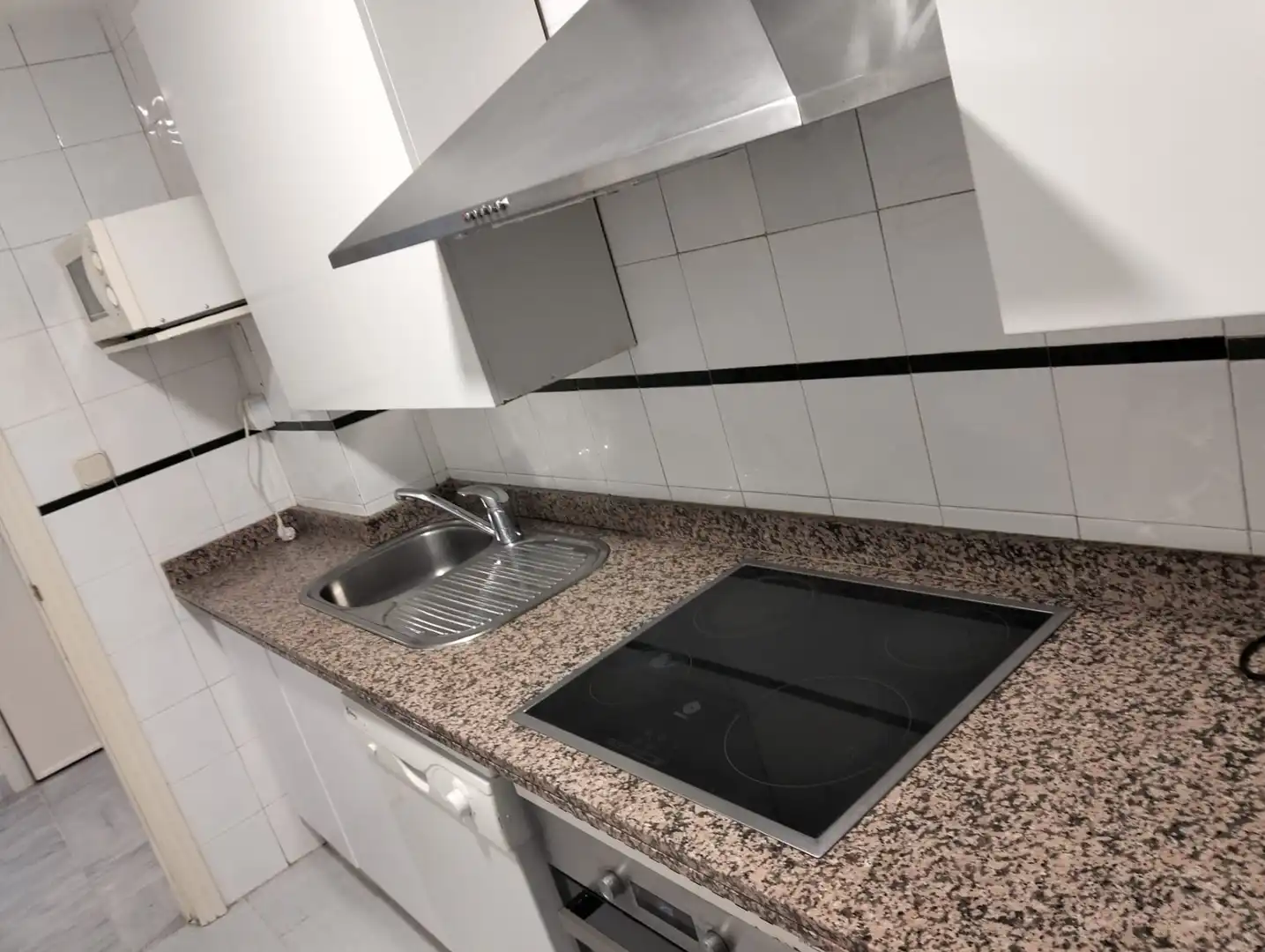 Küche von Wohnung zum Verkauf in Marbella mit Klimaanlage, Terrasse und Gemeinschaftspool