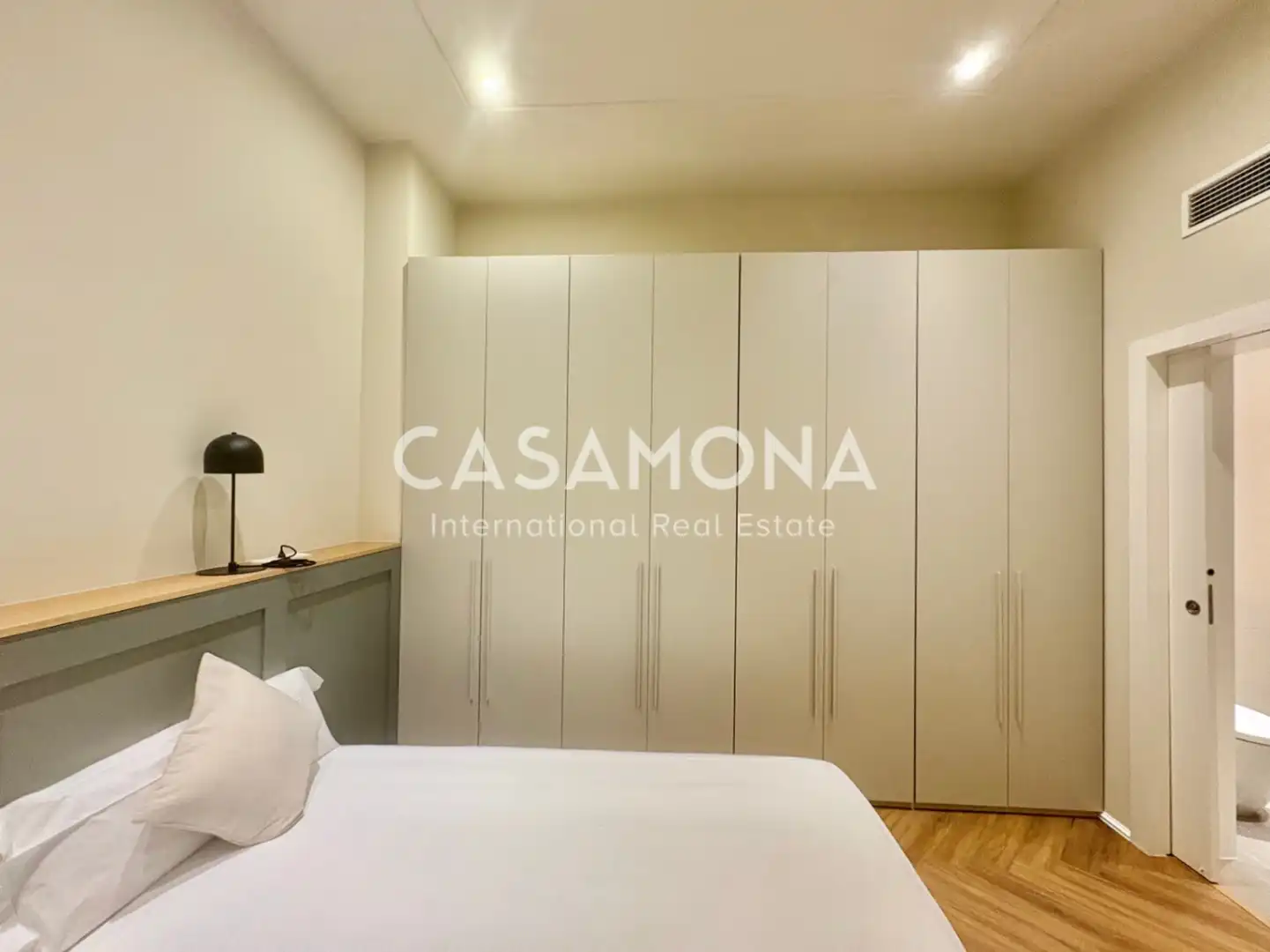 Dormitori de Apartament en venda en Barcelona amb Aire condicionat, Calefacció i Terrassa