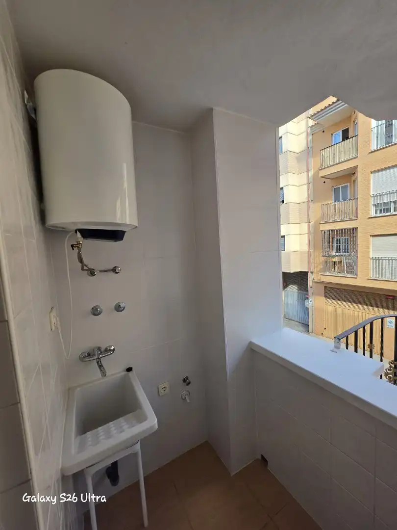 Badezimmer von Wohnung zur Miete in Almoradí mit Möbliert, Ofen und Waschmaschine