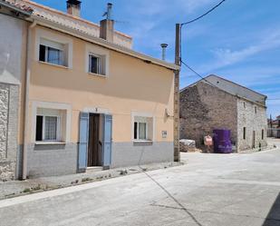 Vista exterior de Casa o xalet en venda en Adrados amb Calefacció, Moblat i Rentadora