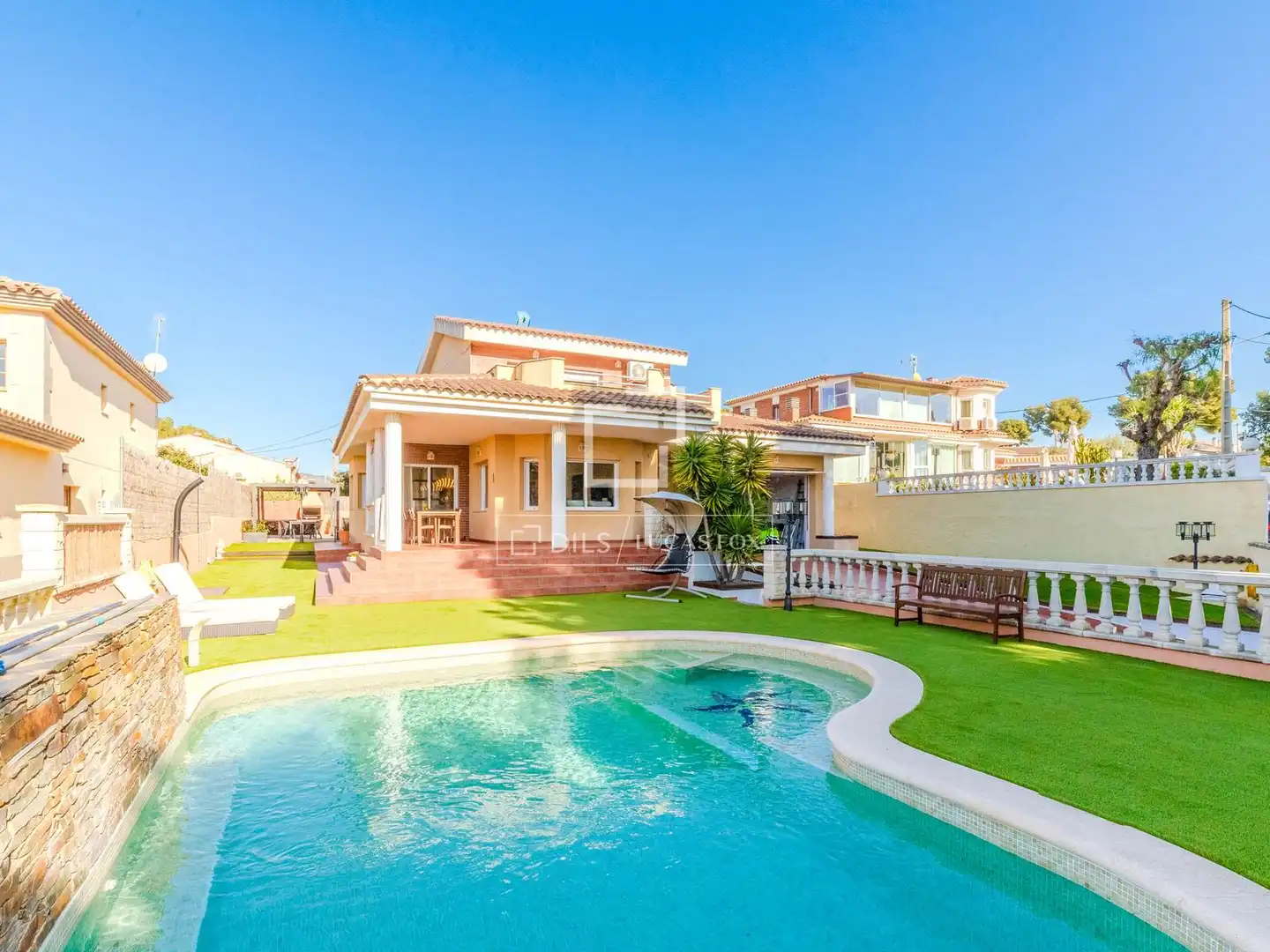 Piscina de Casa o chalet en venta en Sant Pere de Ribes con Aire acondicionado, Calefacción y Jardín privado