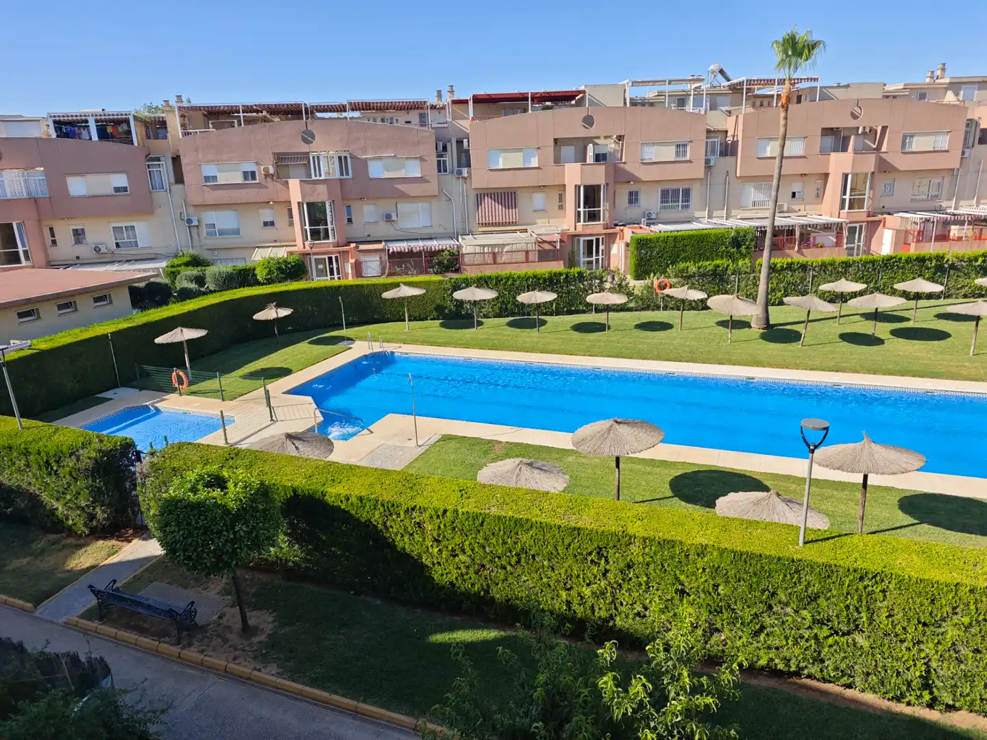 Piscina de Dúplex en venda en Dos Hermanas amb Aire condicionat, Jardí privat i Terrassa