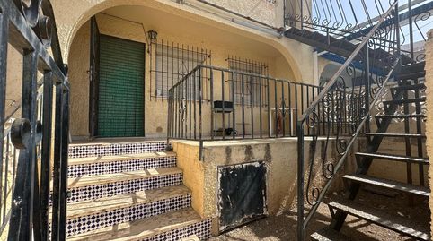 Esta cuidada vivienda ofrece aproximadamente 60 mÂ construidos, distribuidos de forma prÃctica en dos plantas, y destaca por sus m, imatge 2