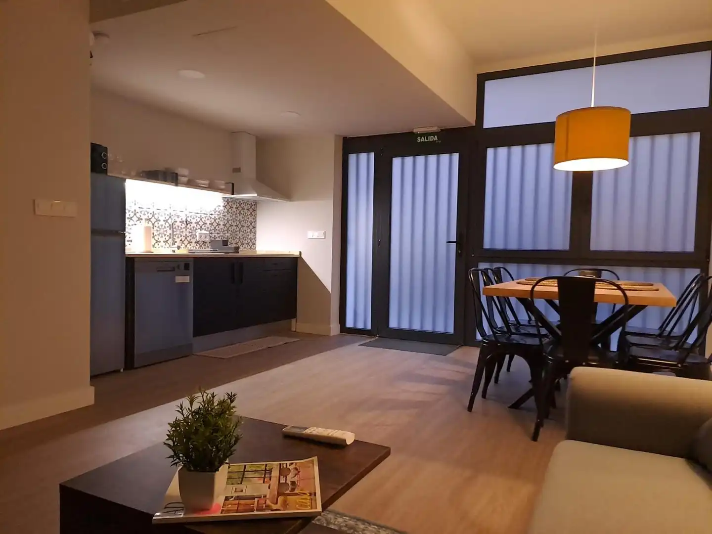 Cocina de Planta baja en venta en Valencia con Aire acondicionado, Amueblado y Horno