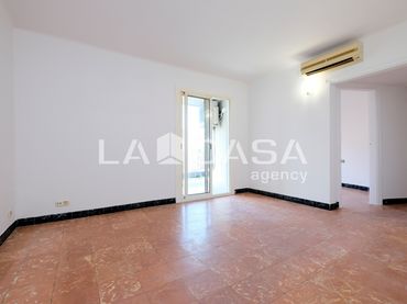 Pis amb balcó en venda a Nou Barris