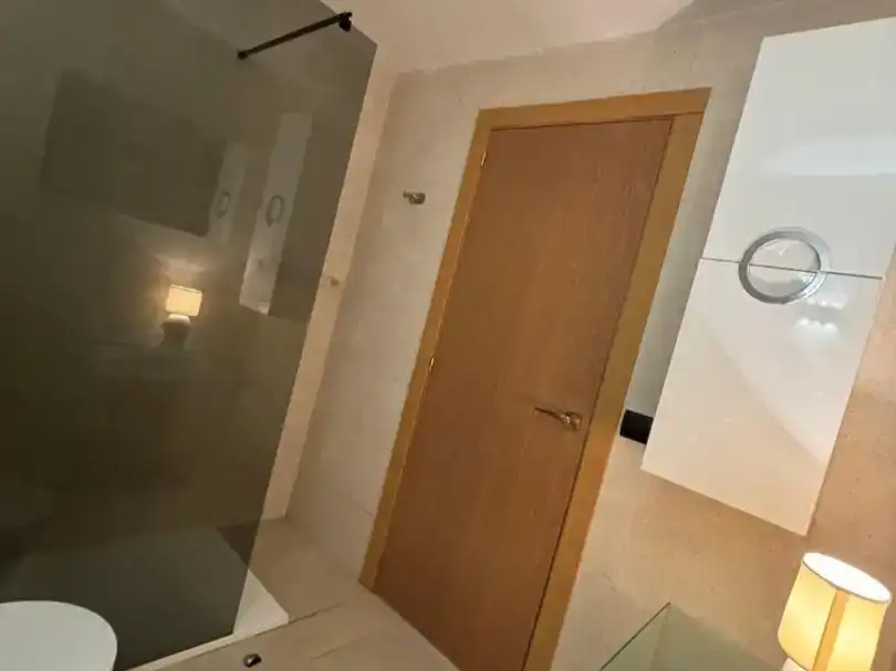Badezimmer von Wohnung zum Verkauf in Marbella mit Klimaanlage, Schwimmbad und Balkon