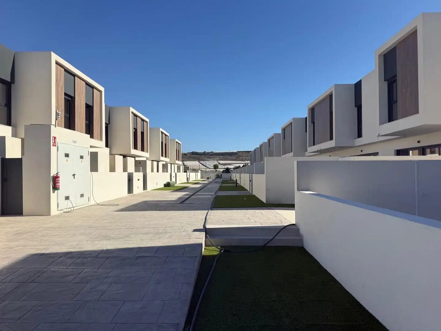Vista exterior de Casa o chalet de alquiler en El Ejido con Jardín privado, Terraza y Piscina comunitaria