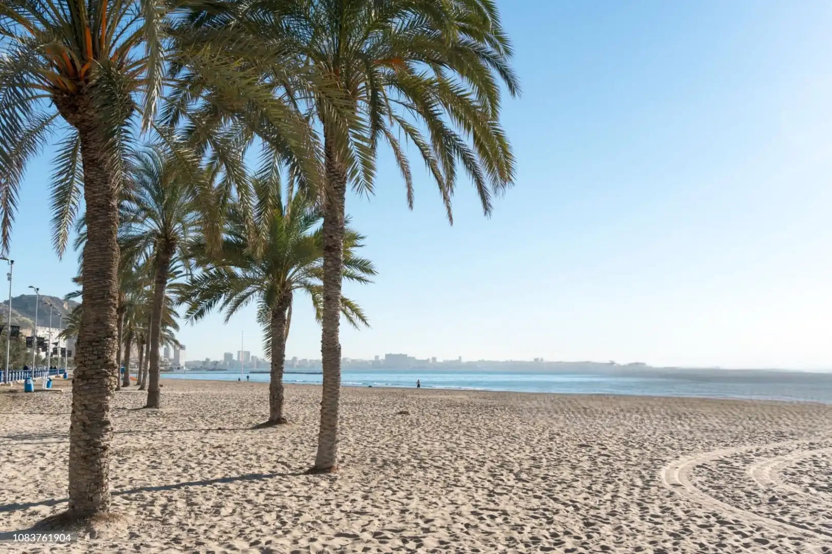 Außenansicht von Wohnung zum Verkauf in Alicante / Alacant mit Klimaanlage, Heizung und Parkett