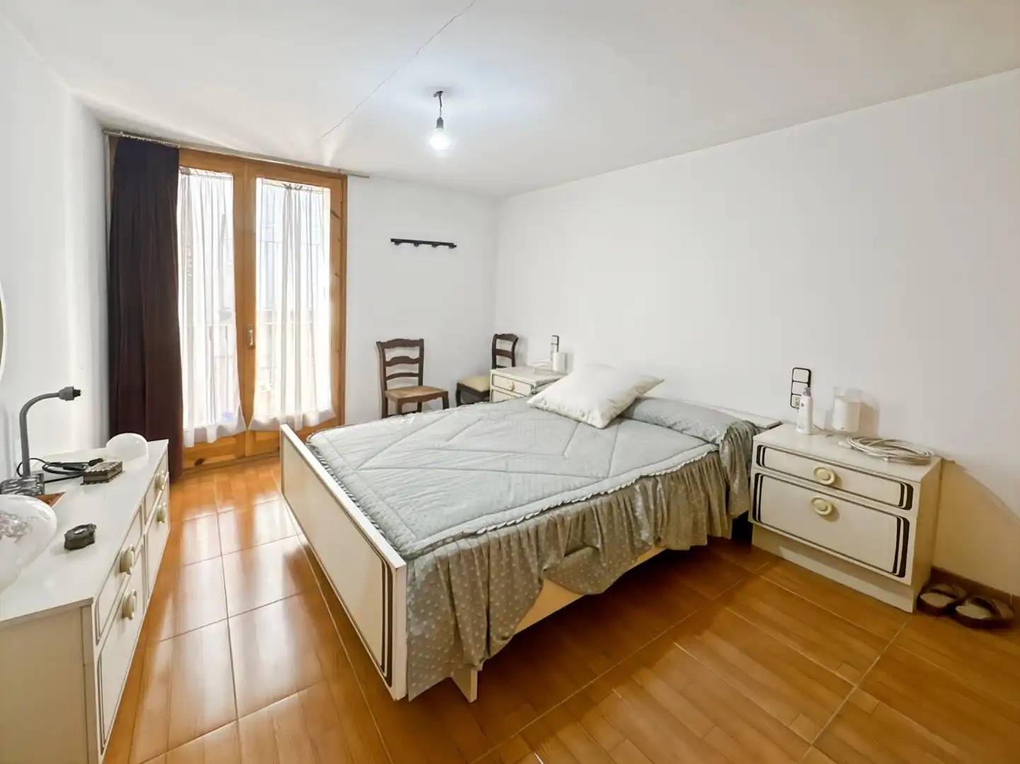 Schlafzimmer von Einfamilien-Reihenhaus zum Verkauf in Berga mit Heizung und Balkon