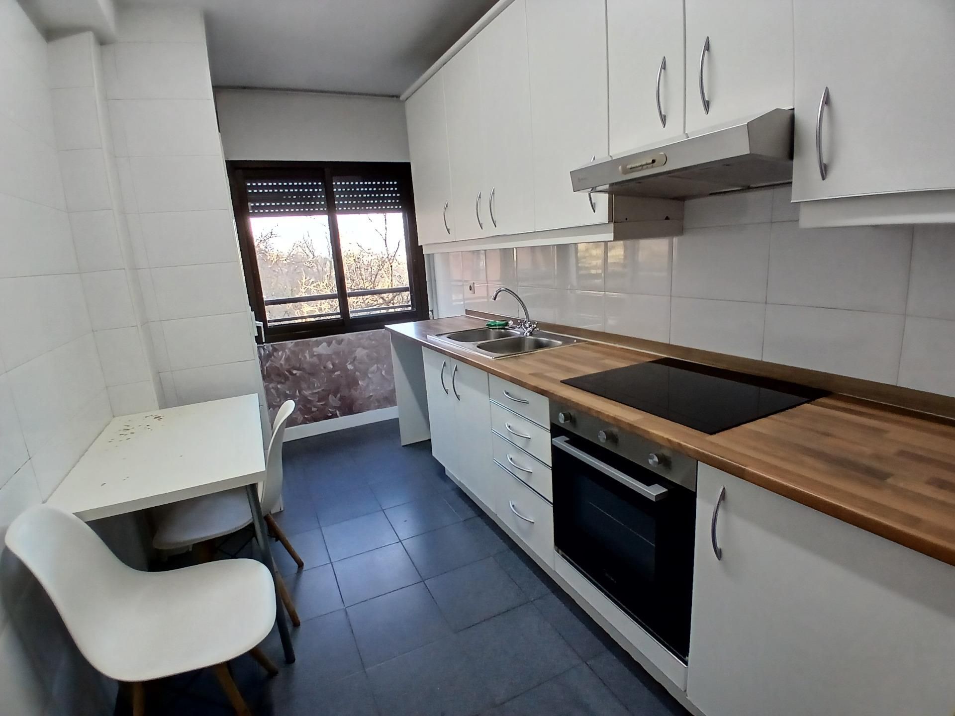 Cuina de Pis de lloguer en Manresa amb Aire condicionat, Calefacció i Traster