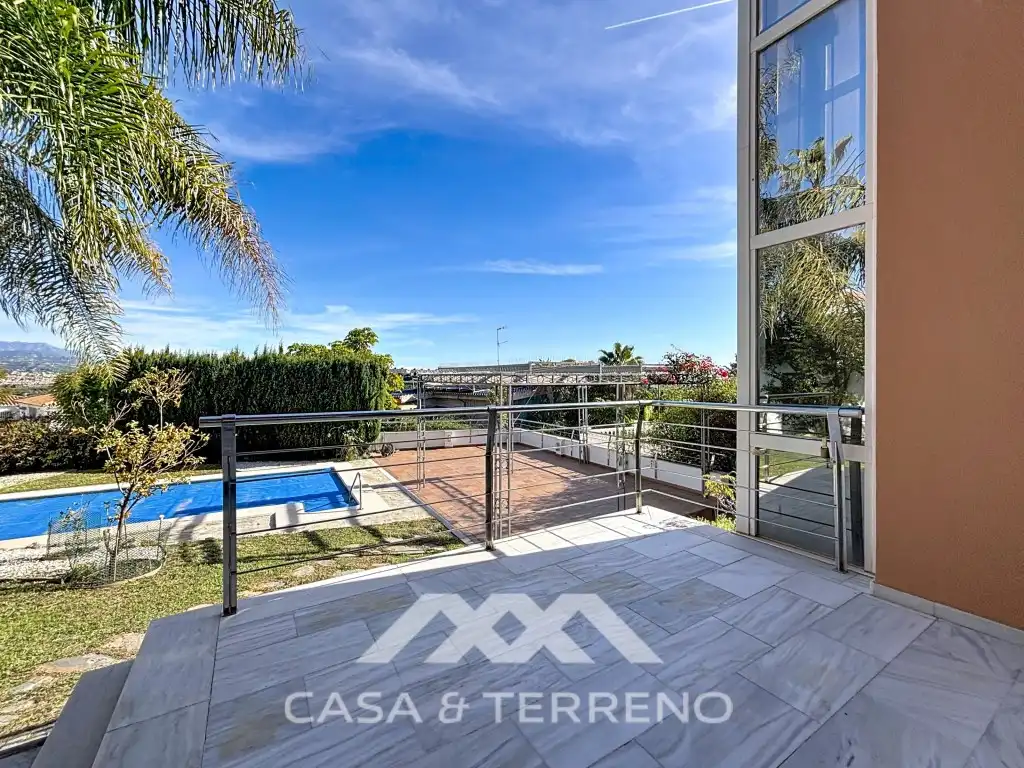 Terrassa de Casa o xalet en venda en Vélez-Málaga amb Aire condicionat i Piscina