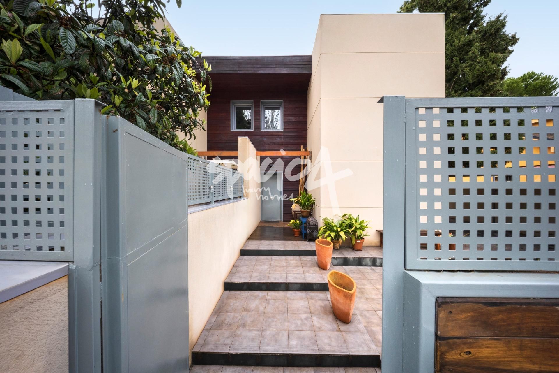 Exterior view of Single-family semi-detached for sale in Las Rozas de Madrid  with Heating, Private garden and Swimming Pool