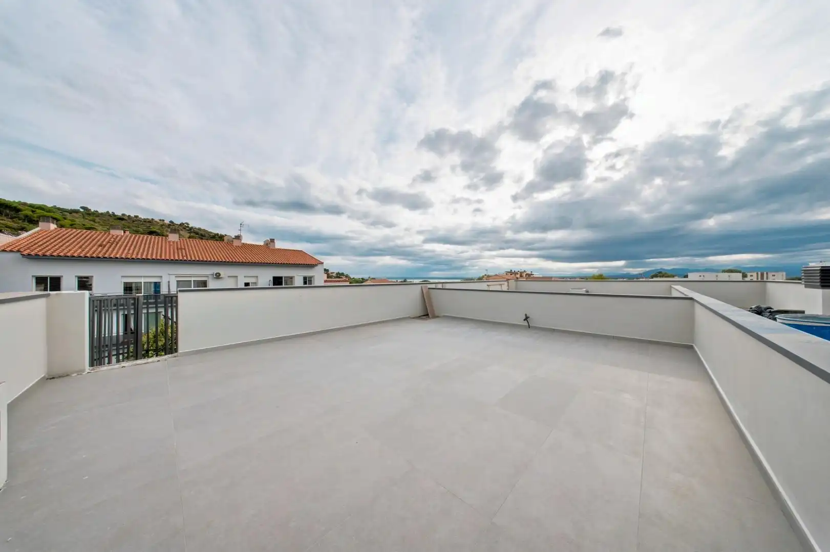 Terrasse von Dachboden zum Verkauf in Roses mit Klimaanlage, Terrasse und Balkon