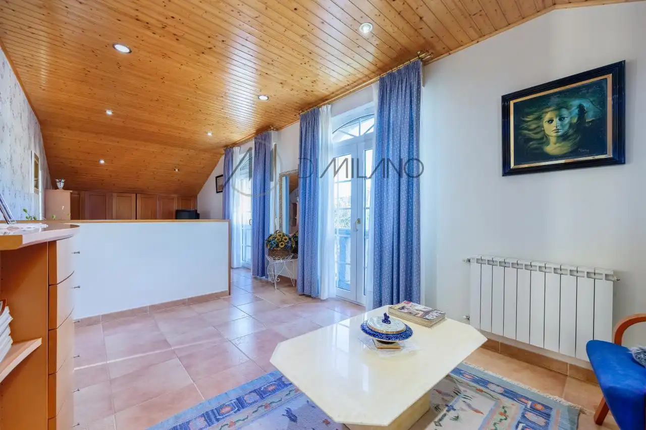 Sala d'estar de Casa o xalet en venda en Nigrán amb Calefacció, Jardí privat i Terrassa