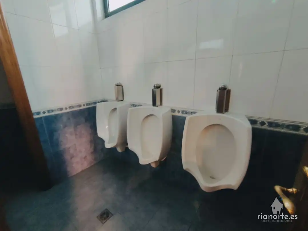 Bany de Local en venda en Langreo amb Aire condicionat