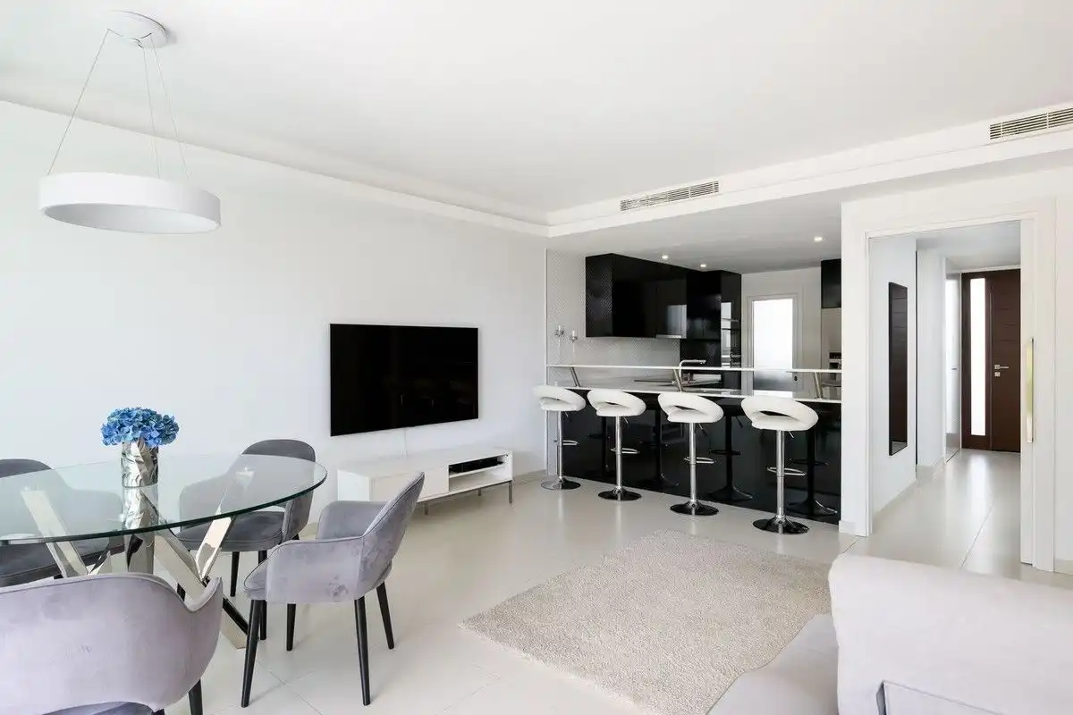 Sala d'estar de Casa o xalet en venda en Marbella amb Terrassa, Alarma i Piscina comunitària