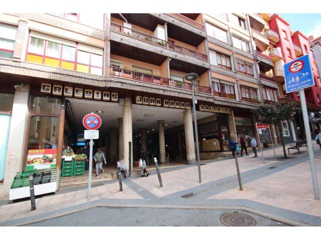 Local comercial en Alquiler en Juan Arana, Nº 8 - Galerias Comerciales, Local, 2 en Centro - Mendibil - Santiago