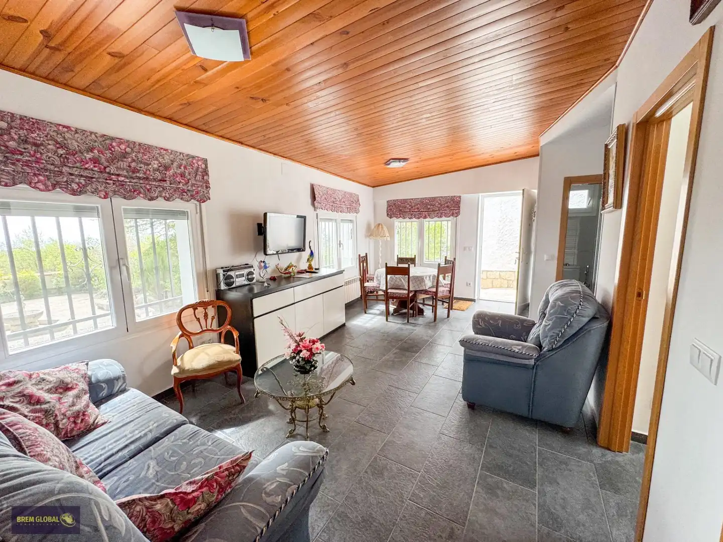 Sala de estar de Casa o chalet en venta en La Cabrera con Aire acondicionado, Calefacción y Jardín privado