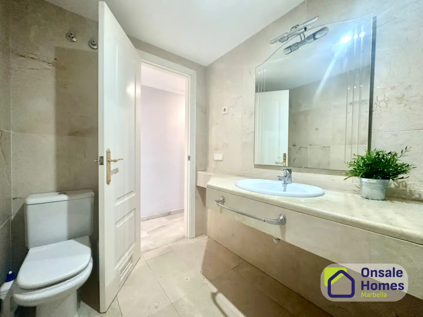 Baño de Piso en venta en Marbella con Aire acondicionado, Terraza y Trastero