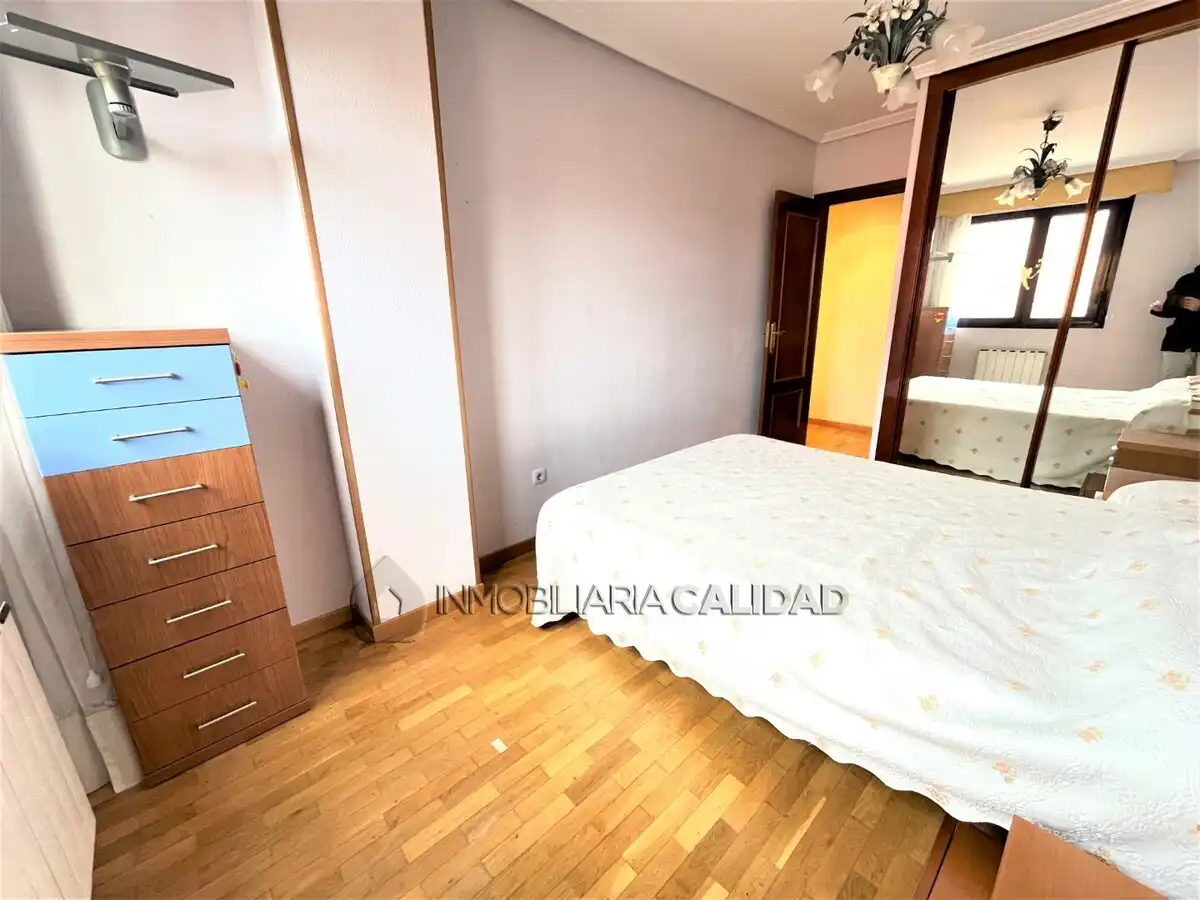 Habitación de Piso de alquiler en Burgos con Calefacción, Trastero y Amueblado