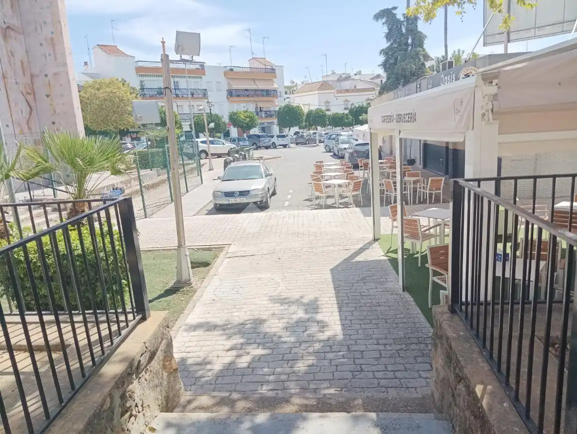 Flat for sale in Arahal  with Air Conditioner and Balcony