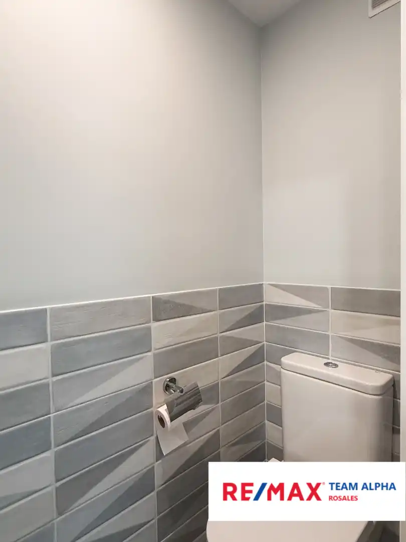 Bathroom of Flat for sale in Madrid  with Heating, Private garden and Parquet flooring