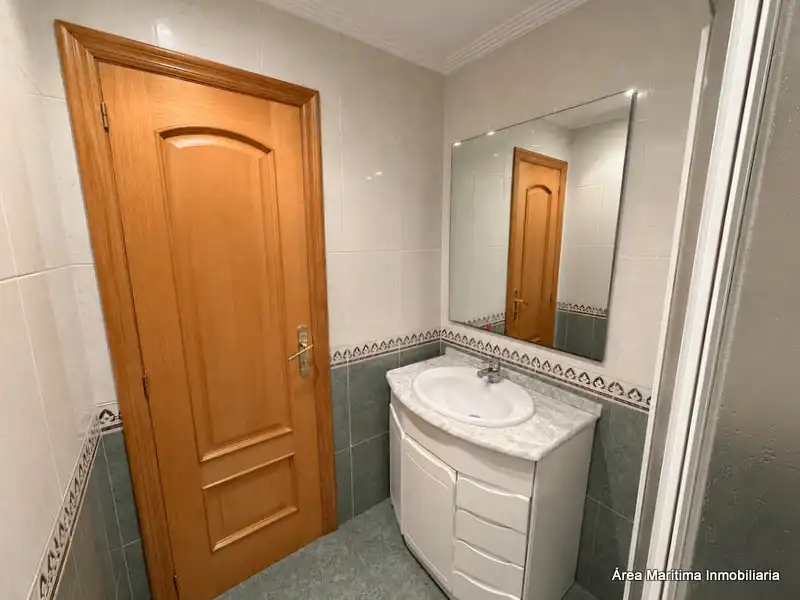 Baño de Piso de alquiler en Valencia con Aire acondicionado, Calefacción y Horno