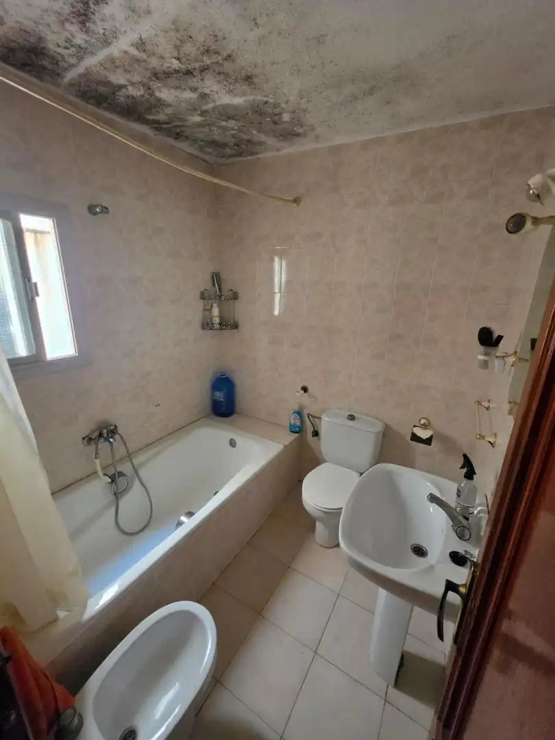 Badezimmer von Einfamilien-Reihenhaus zum Verkauf in Lorca