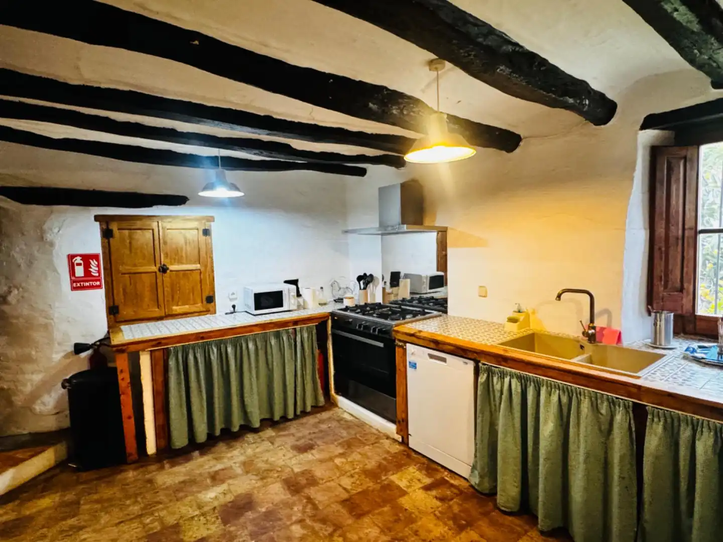 Cocina de Finca rústica en venta en Sant Sadurní d'Anoia con Aire acondicionado, Calefacción y Jardín privado