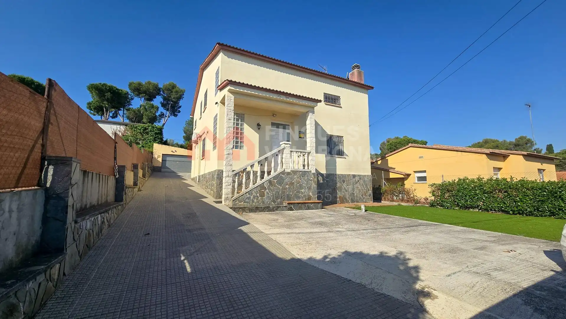Vista exterior de Casa o xalet en venda en La Torre de Claramunt amb Aire condicionat, Calefacció i Jardí privat