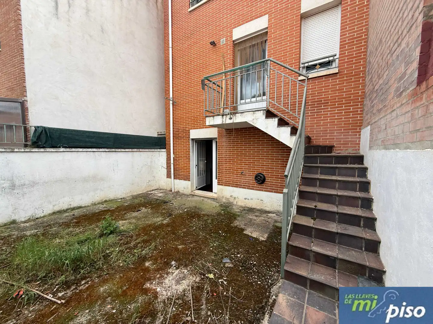Aparcament de Casa adosada en venda en Cigales amb Calefacció, Jardí privat i Parquet