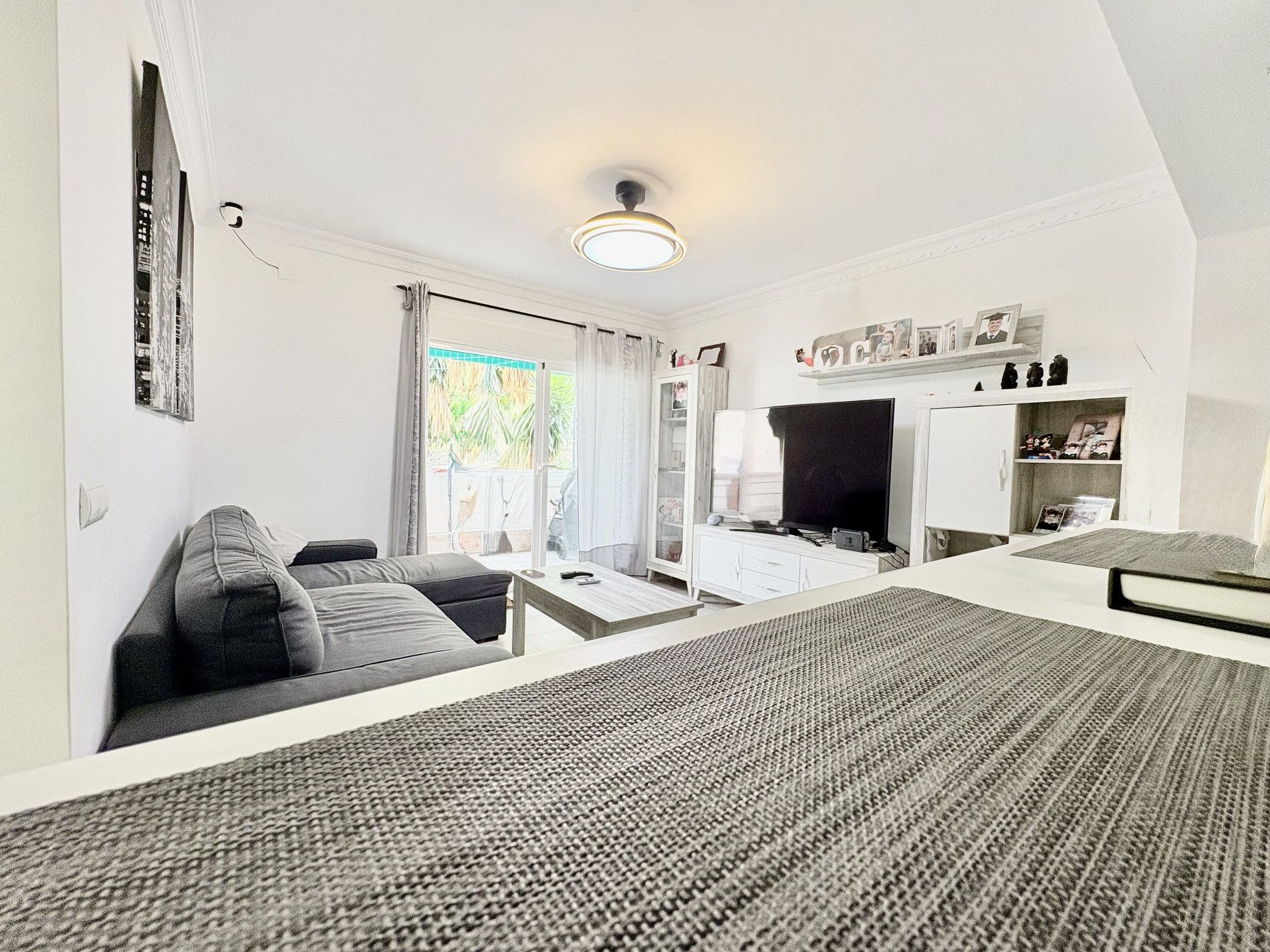 Living room of Apartment for sale in Marbella  with Air Conditioner, Terrace and Balcony