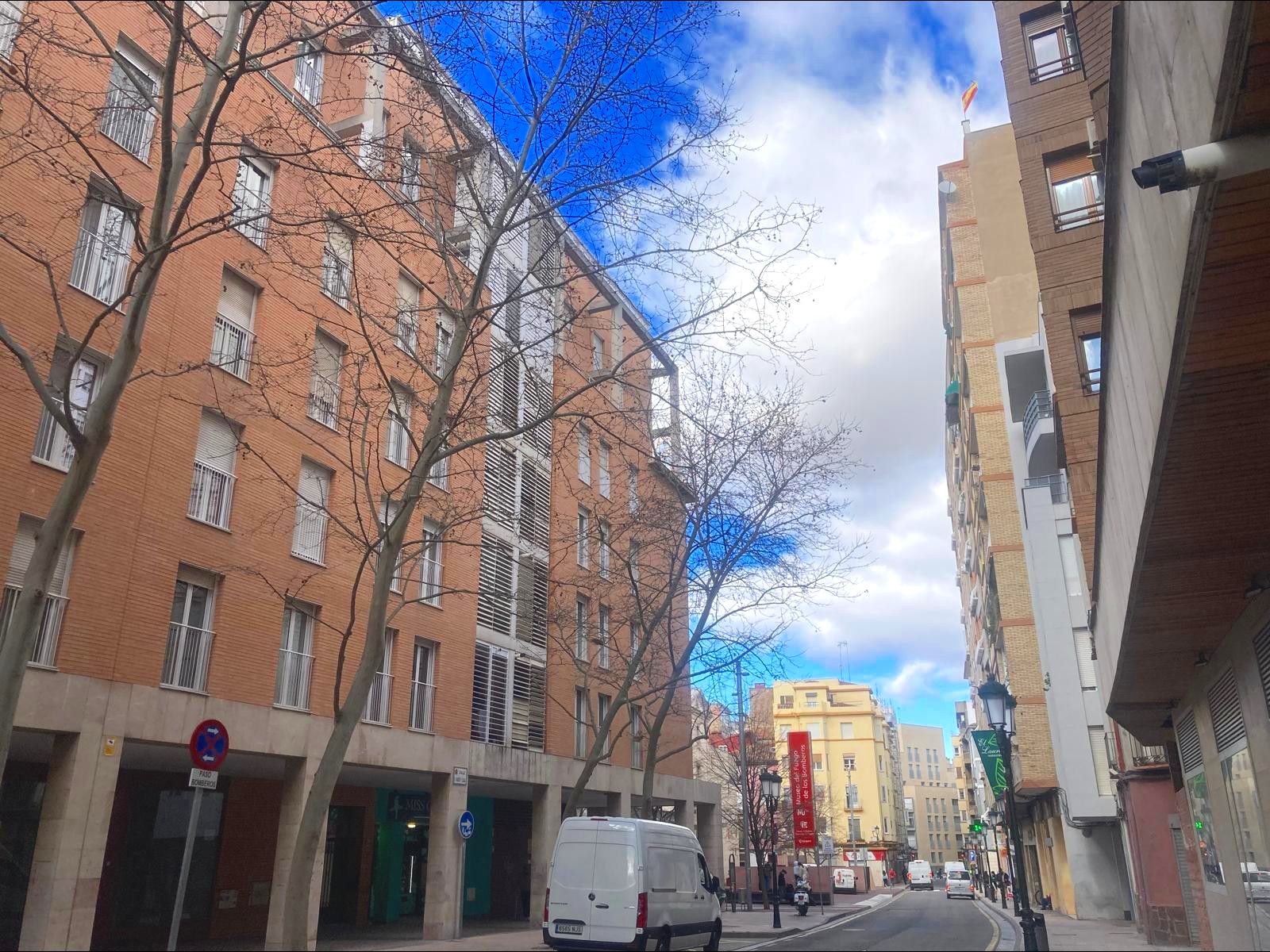 Vista exterior de Pis de lloguer en  Zaragoza Capital amb Terrassa, Moblat i Balcó