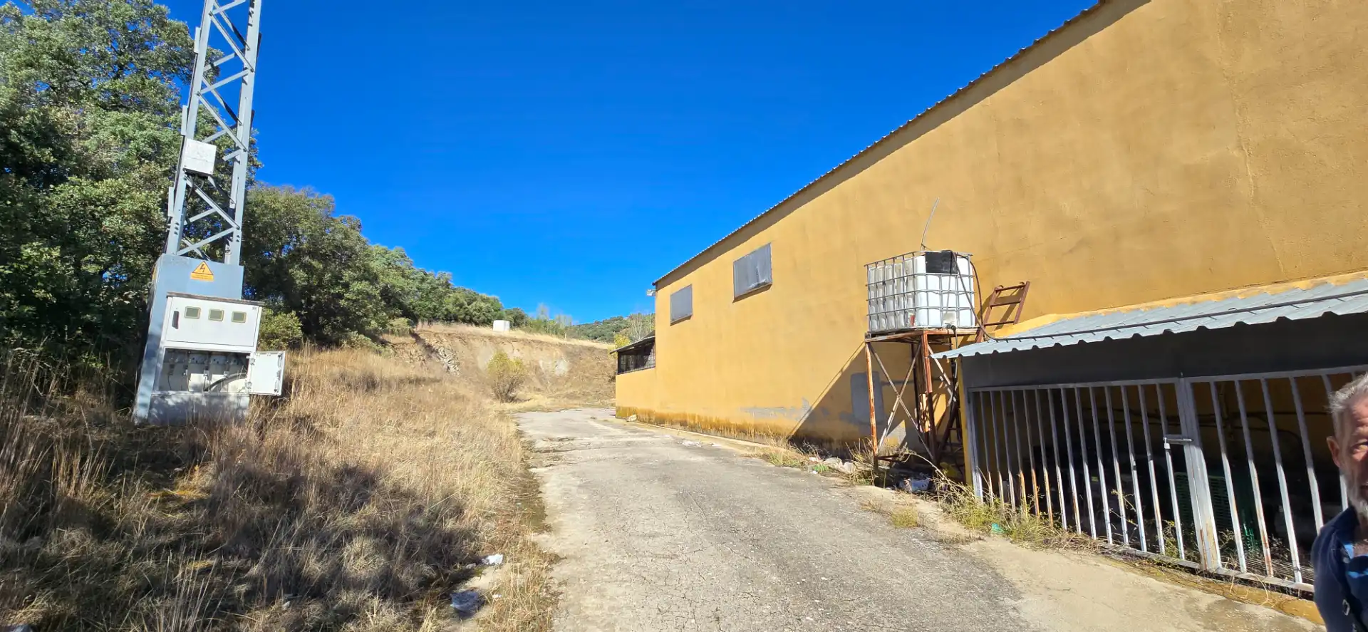 Vista exterior de Nau industrial en venda en Nuño Gómez, Toledo