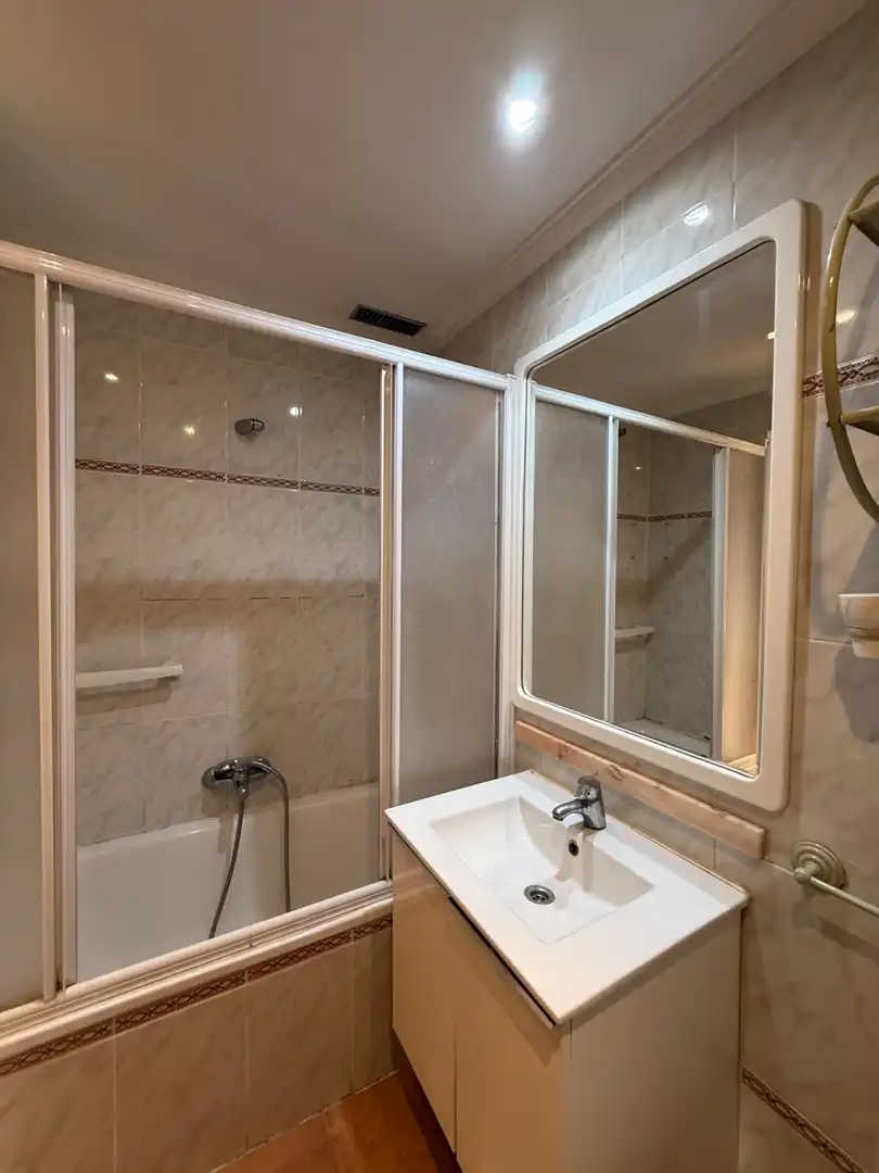 Badezimmer von Wohnung zur Miete in Chiva mit Klimaanlage und Terrasse