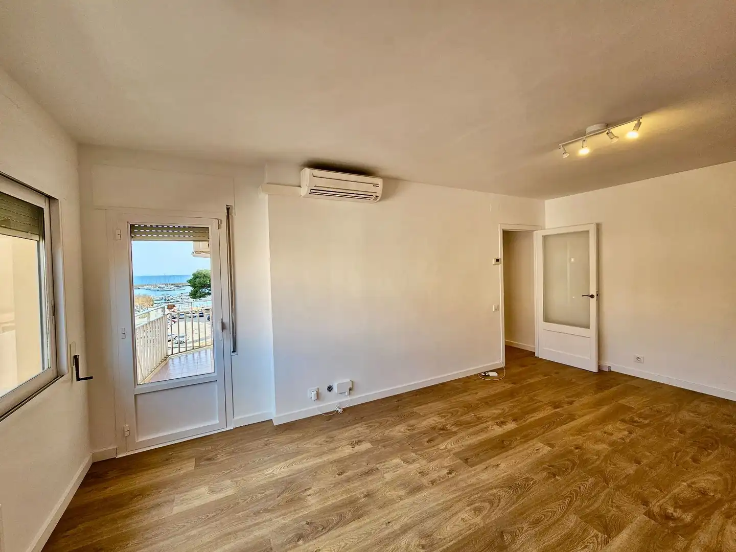 Sala de estar de Piso en venta en Sant Feliu de Guíxols con Aire acondicionado, Calefacción y Terraza