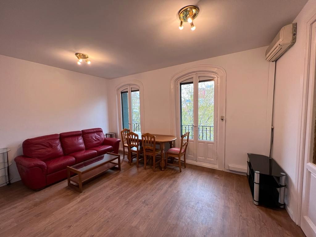 Living room of Flat for rent in  Madrid Capital  with Air Conditioner, Heating and Parquet flooring