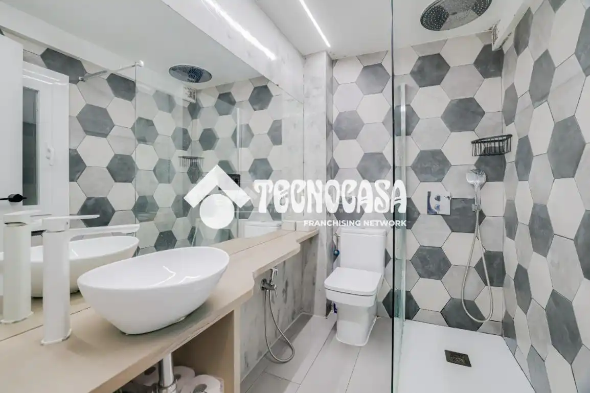 Badezimmer von Wohnung zum Verkauf in Badalona mit Terrasse
